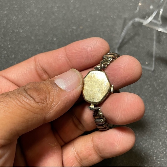 Vintage Ladies Bulova Mechanical Wind Up Watch 10K Rolled Gold Working - Picture 6 of 6